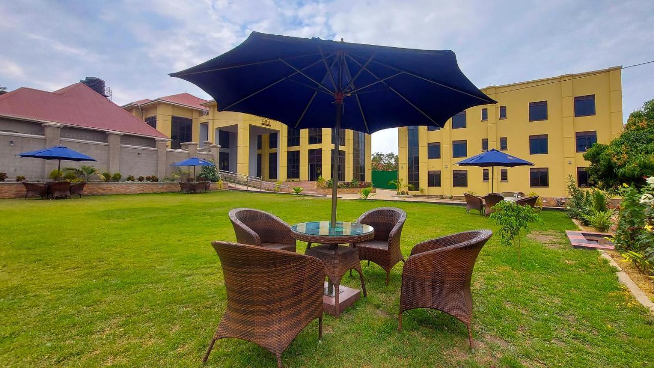 Golden Castle Hotel Hoima Luaran gambar