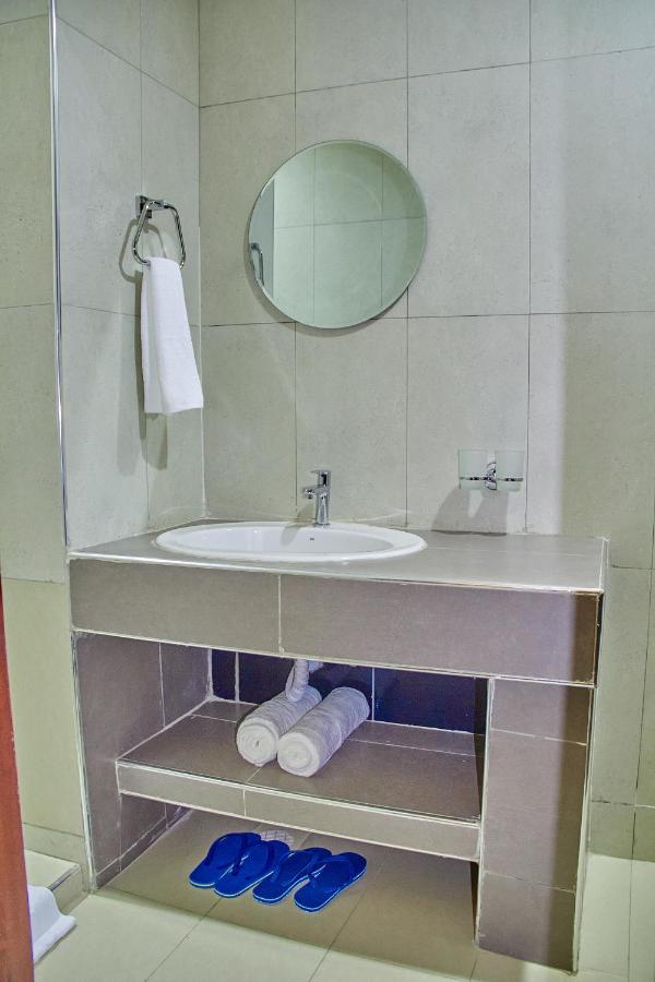 Golden Castle Hotel Hoima Luaran gambar